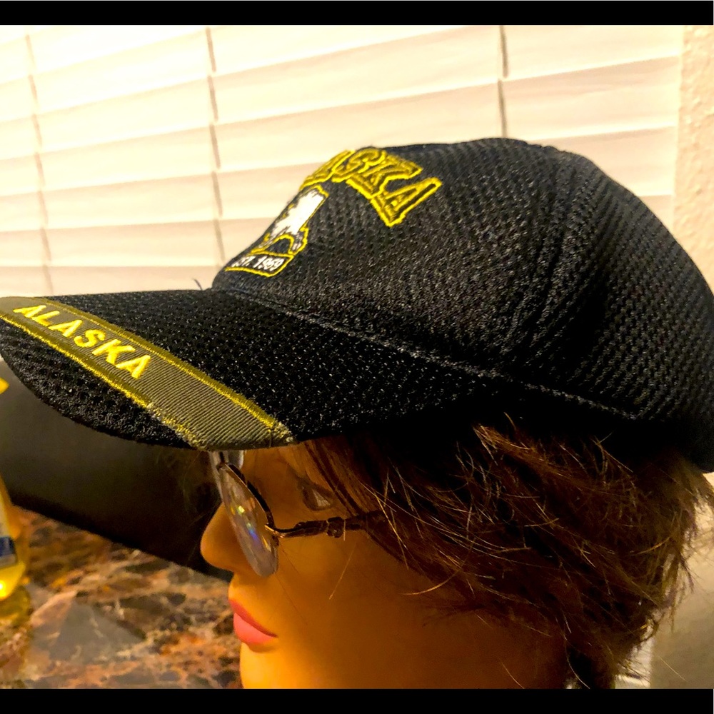 TI  Alaska Men’s Black Gold Baseball Caps Size Adjustable